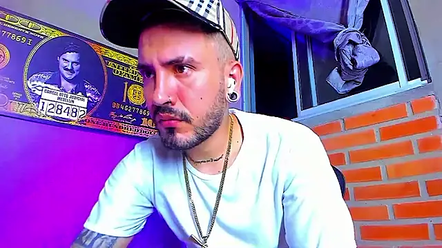 Snapshot of smoker445 chatting on October 28, 2025, 2:34 am smoker445 online show from October 28, 2025, 2:34 am