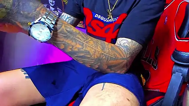 Snapshot of smoker445 chatting on October 14, 2025, 1:28 am smoker445 online show from October 14, 2025, 1:28 am