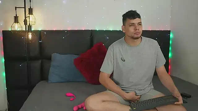 Snapshot of Cleoanubis- chatting on December 14, 2024, 6:02 am Cleoanubis- online show from December 14, 2024, 6:02 am