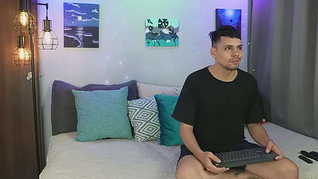 Snapshot of Cleoanubis- chatting on October 28, 2025, 6:56 am Cleoanubis- online show from October 28, 2025, 6:56 am