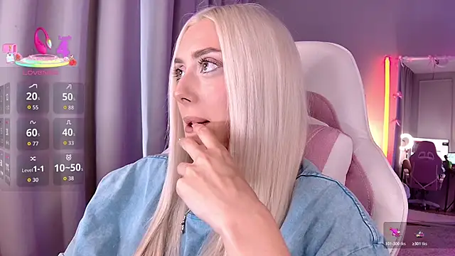 LoryWood online show from June 7, 2026, 2:44 pm