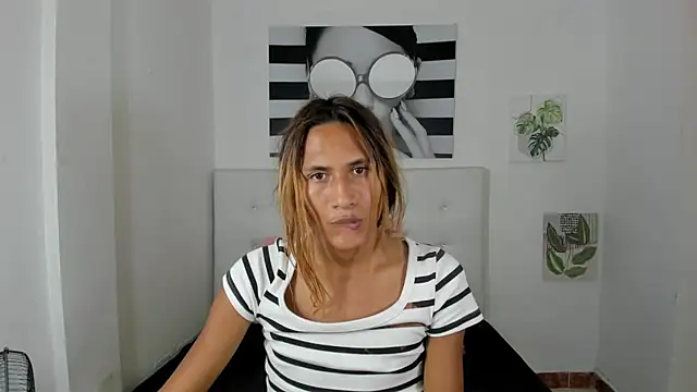 Snapshot of Brisahott chatting on September 23, 2025, 7:54 pm Brisahott online show from September 23, 2025, 7:54 pm