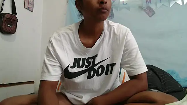 Snapshot of yohatinelly07 chatting on October 9, 2025, 5:24 pm yohatinelly07 online show from October 9, 2025, 5:24 pm