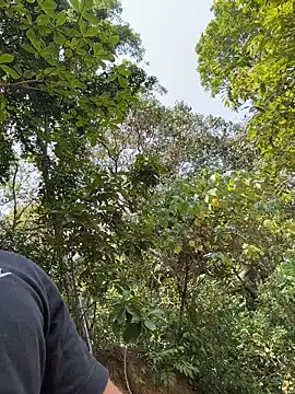 JuicyFruits93 online show from April 12, 2026, 5:22 am