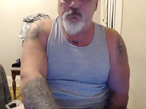 Newfiesausage1972 online show from January 28, 2025, 8:47 pm
