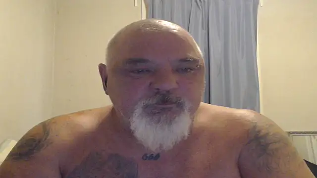 Newfiesausage1972 online show from October 21, 2025, 1:21 pm