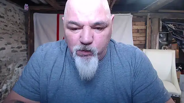 Newfiesausage1972 online show from February 16, 2026, 4:16 pm