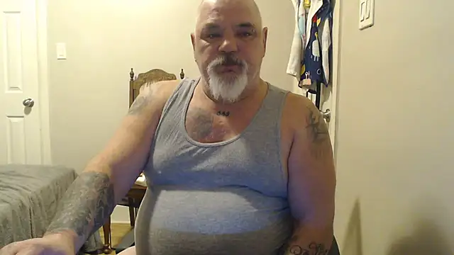Newfiesausage1972 online show from March 8, 2025, 11:05 am
