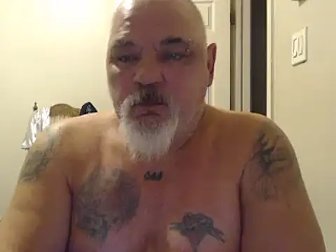 Newfiesausage1972 online show from February 1, 2025, 11:53 am