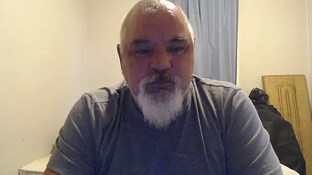 Newfiesausage1972 online show from October 4, 2025, 12:39 pm