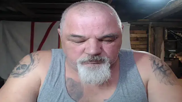 Newfiesausage1972 online show from March 16, 2026, 7:16 pm