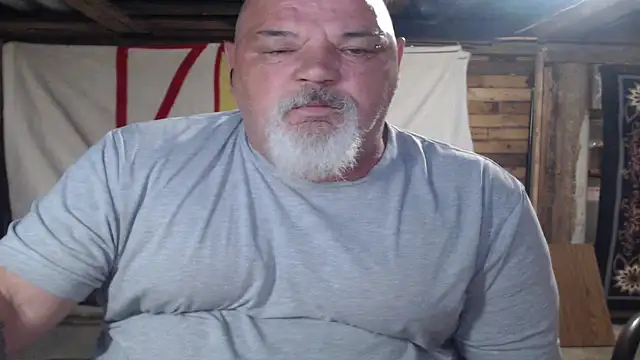 Newfiesausage1972 online show from June 7, 2026, 9:47 am