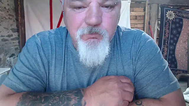 Newfiesausage1972 online show from May 20, 2026, 12:46 pm