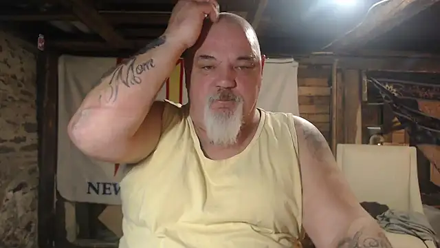 Newfiesausage1972 online show from March 5, 2026, 10:45 am