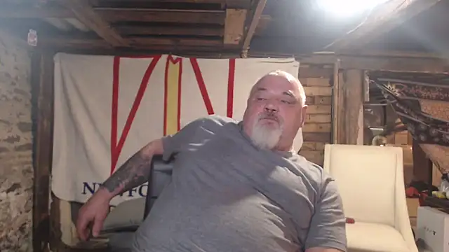 Newfiesausage1972 online show from February 10, 2026, 1:21 pm