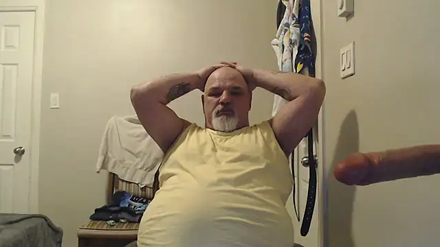Newfiesausage1972 online show from February 10, 2025, 3:21 pm