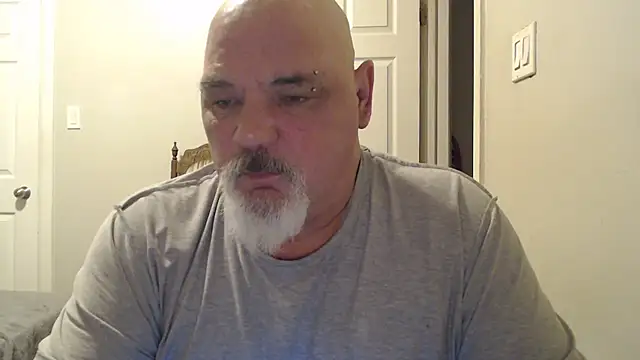 Newfiesausage1972 online show from February 25, 2025, 10:59 am
