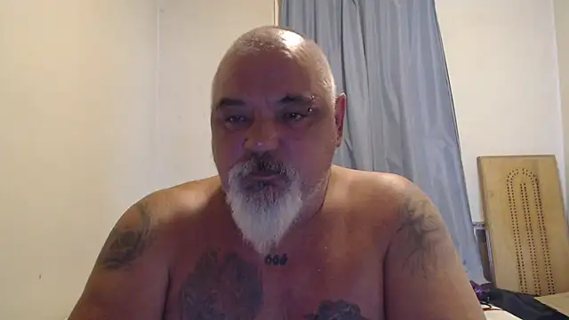 Newfiesausage1972 online show from September 23, 2025, 3:30 pm