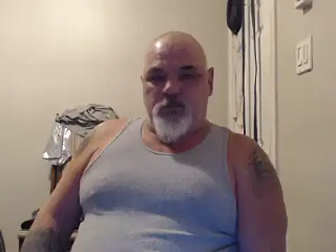 Newfiesausage1972 online show from January 28, 2025, 5:46 pm