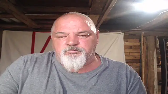 Newfiesausage1972 online show from June 26, 2026, 11:27 am