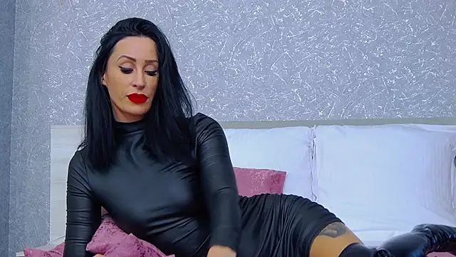 Snapshot of EmmaDevereaux chatting on October 29, 2025, 5:50 am EmmaDevereaux online show from October 29, 2025, 5:50 am