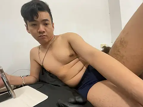 Adam XDZ online show from April 8, 2026, 9:22 am