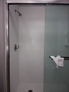 1BeautyN1Beast online show from December 16, 2025, 11:58 am