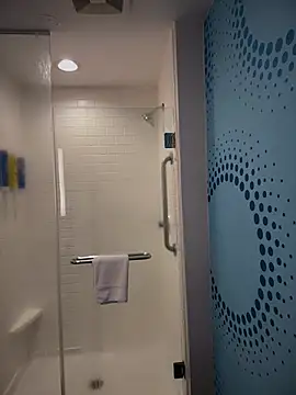 1BeautyN1Beast online show from February 5, 2026, 2:24 pm