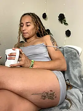 Shuggabutt online show from October 3, 2025, 12:39 pm