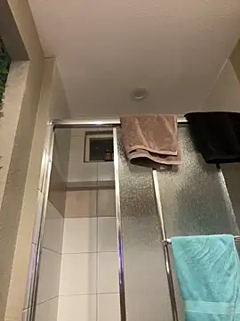 Shuggabutt online show from October 4, 2025, 2:24 am