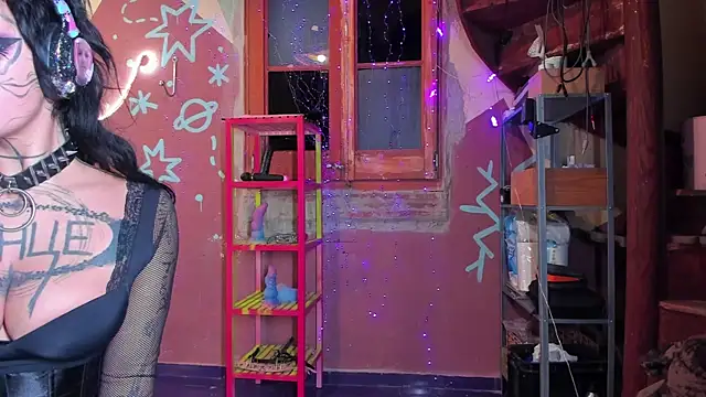 lady sontse  online show from November 8, 2025, 9:07 pm