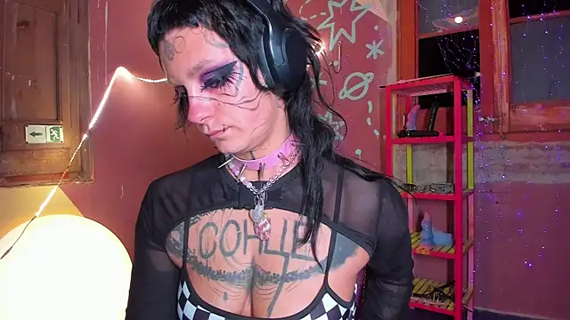 lady sontse  online show from November 9, 2025, 7:29 pm