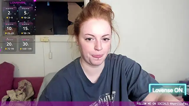 Snapshot of aaprill chatting on October 5, 2025, 7:43 am aaprill online show from October 5, 2025, 7:43 am