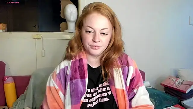 Snapshot of aaprill chatting on October 31, 2025, 8:11 am aaprill online show from October 31, 2025, 8:11 am