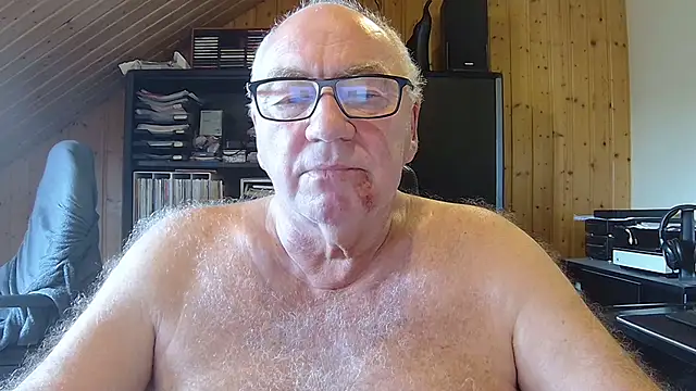 Snapshot of biggandybig chatting on June 12, 2026, 10:57 am biggandybig online show from June 12, 2026, 10:57 am
