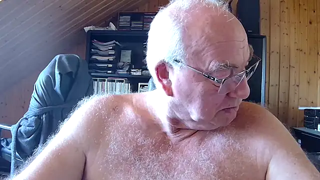 Snapshot of biggandybig chatting on June 24, 2026, 10:58 am biggandybig online show from June 24, 2026, 10:58 am