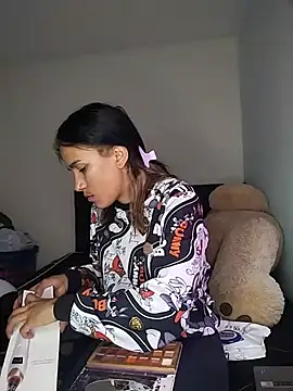 Yaumiko online show from June 1, 2026, 12:27 pm