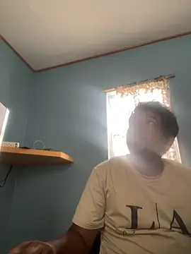 Snapshot of Alvarosexxx chatting on October 1, 2025, 10:46 pm Alvarosexxx online show from October 1, 2025, 10:46 pm