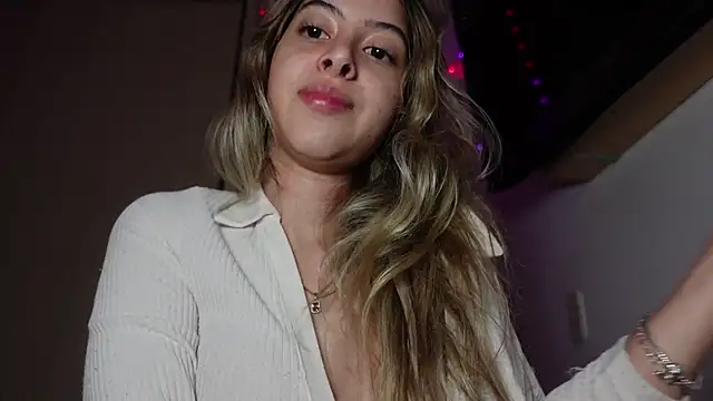 tinysofia  online show from September 18, 2025, 11:52 pm