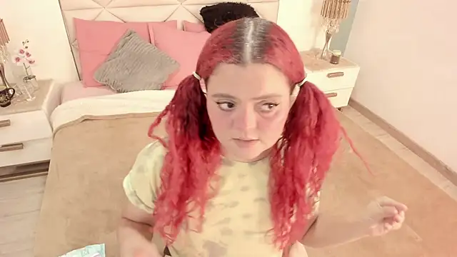 Snapshot of Twwiiggy chatting on October 10, 2025, 8:09 pm Twwiiggy online show from October 10, 2025, 8:09 pm