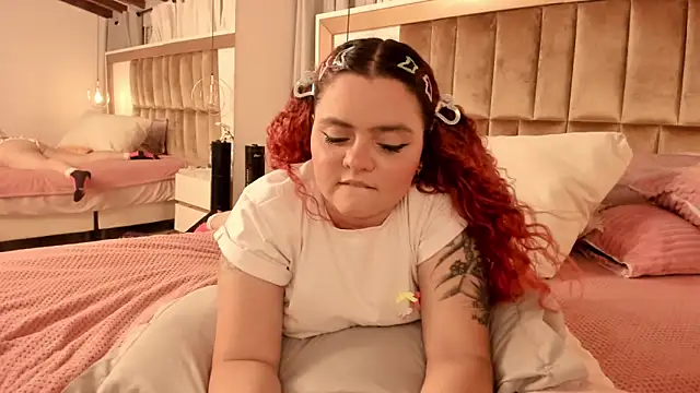 Snapshot of Twwiiggy chatting on March 11, 2025, 11:15 pm Twwiiggy online show from March 11, 2025, 11:15 pm