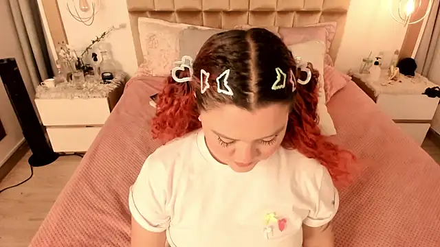 Snapshot of Twwiiggy chatting on March 11, 2025, 8:09 pm Twwiiggy online show from March 11, 2025, 8:09 pm