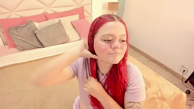 Snapshot of Twwiiggy chatting on September 27, 2025, 8:04 pm Twwiiggy online show from September 27, 2025, 8:04 pm