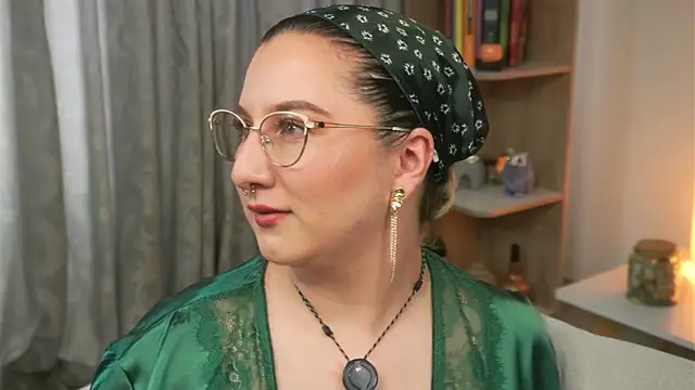 Ximenna Cruz online show from April 6, 2026, 7:37 pm