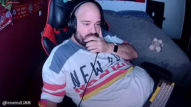 menditeta1 online show from October 26, 2025, 9:48 pm