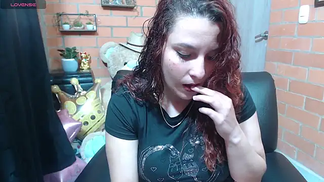 Snapshot of alexia_87 chatting on September 30, 2025, 12:05 am alexia 87 online show from September 30, 2025, 12:05 am