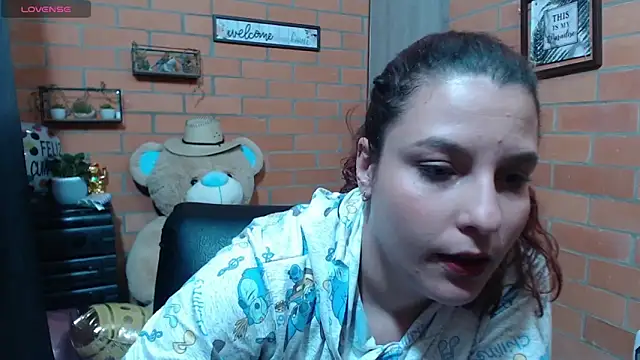 Snapshot of alexia_87 chatting on October 16, 2025, 10:51 pm alexia 87 online show from October 16, 2025, 10:51 pm