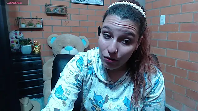 Snapshot of alexia_87 chatting on October 30, 2025, 2:21 am alexia 87 online show from October 30, 2025, 2:21 am