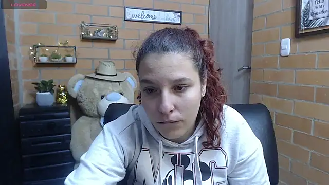 Snapshot of alexia_87 chatting on September 21, 2025, 12:38 am alexia 87 online show from September 21, 2025, 12:38 am