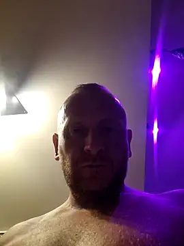 RomWoolf online show from September 21, 2025, 10:15 pm